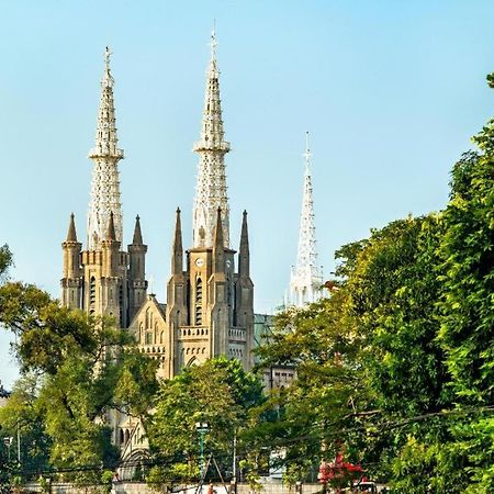 Swiss-Belhotel Mangga Besar Джакарта Экстерьер фото