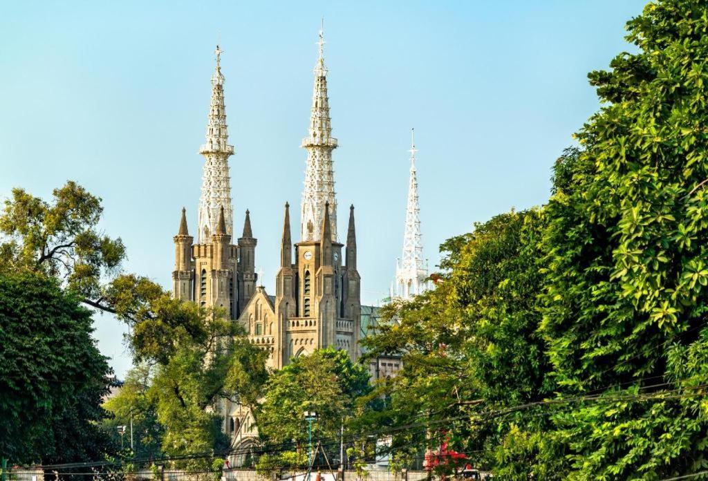 Swiss-Belhotel Mangga Besar Джакарта Экстерьер фото